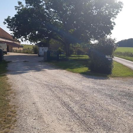 Ferme Des Champs Hotel Vrécourt Kültér fotó