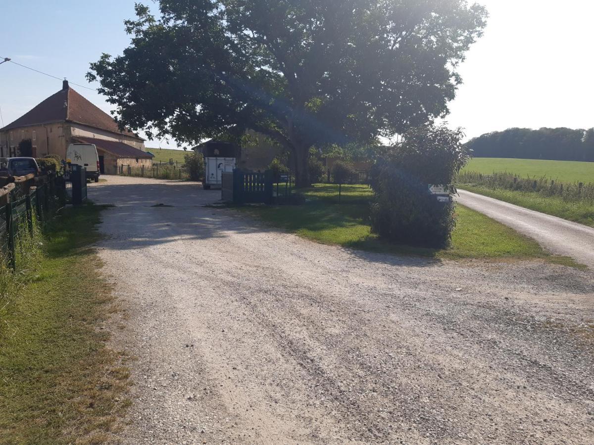 Ferme Des Champs Hotel Vrécourt Kültér fotó